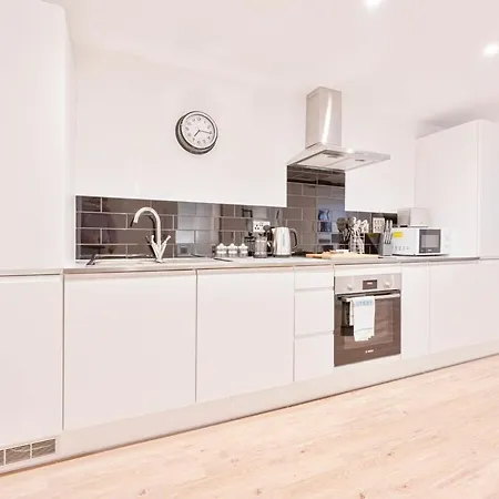 Lovely 2 Bed Apartment In Burton-On-Trent Exterior photo