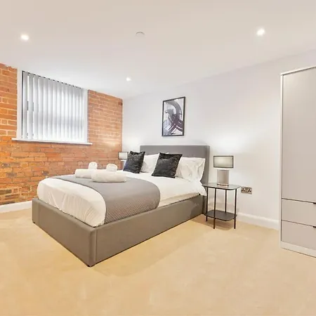Lovely 2 Bed Apartment In Burton-On-Trent Exterior photo