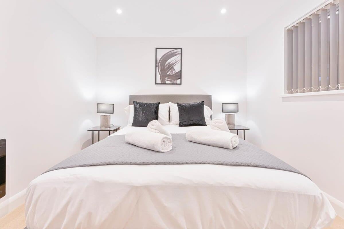 Lovely 2 Bed In Burton-on-trent * Burton-upon-Trent