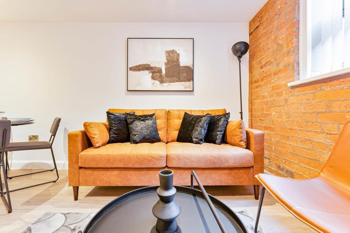 Lovely 2 Bed In Burton-on-trent * Burton-upon-Trent