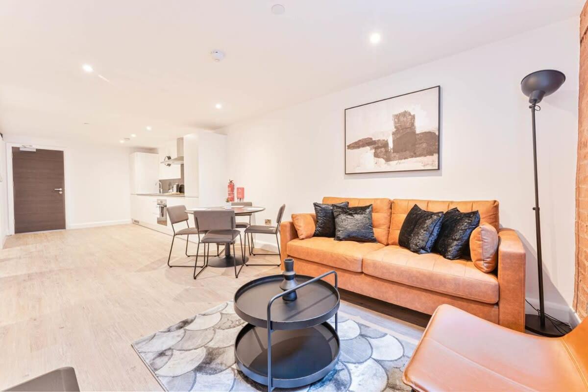 Lovely 2 Bed In Burton-on-trent Apartment